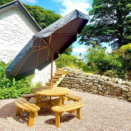 Beautiful Ancient Stone Cottage, Local Walks & Pub! コンウィ エクステリア 写真