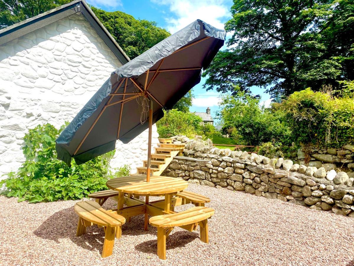Beautiful Ancient Stone Cottage, Local Walks & Pub! コンウィ エクステリア 写真